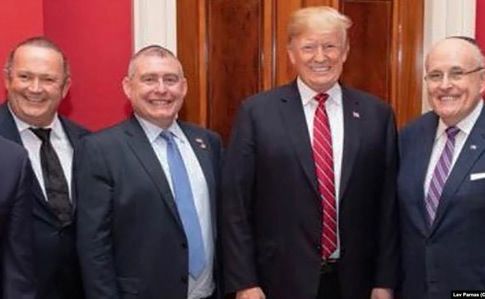Двох «спонсорів» виборчої кампанії Трампа взяли під варту