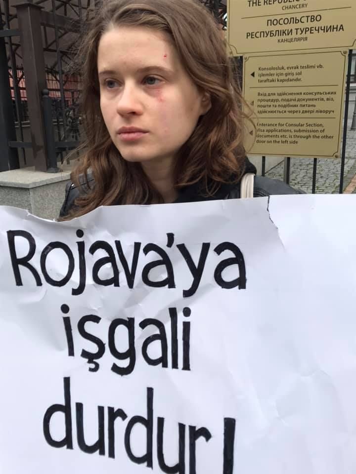 У Києві біля посольства Туреччини напали на захисників курдів