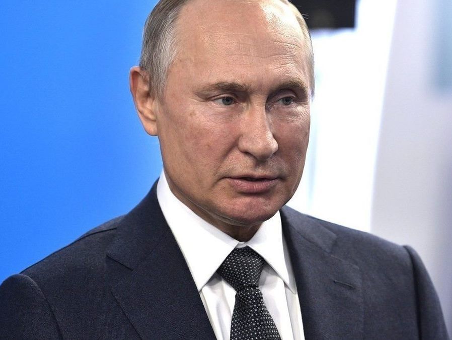 Путін у розмові з Меркель звинуватив Україну в нерозведенні військ