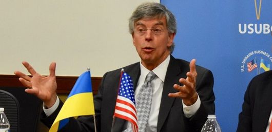 Україна знову на перших шпальтах: головне зі свідчень Тейлора у справі щодо імпічменту Трампа