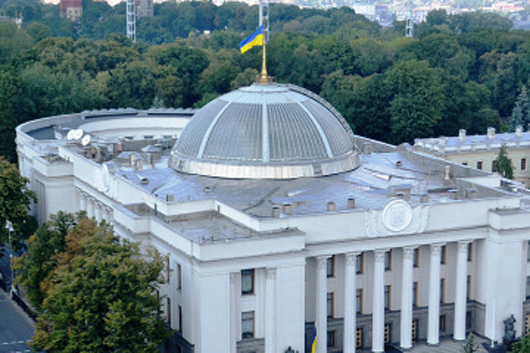 Вітер коаліційних змін: про що свідчить корупційний скандал у фракції «слуг народу»