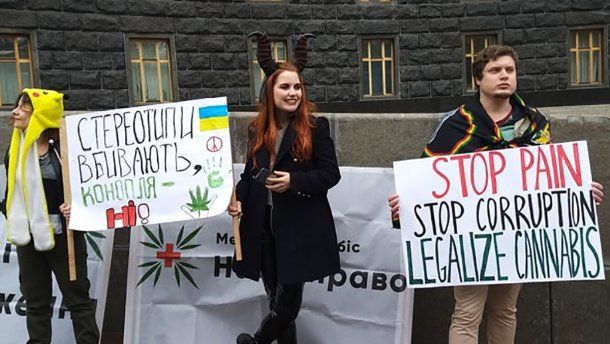 «Конопляний марш свободи»: у Києві за легалізацію медичного канабісу (НАЖИВО)