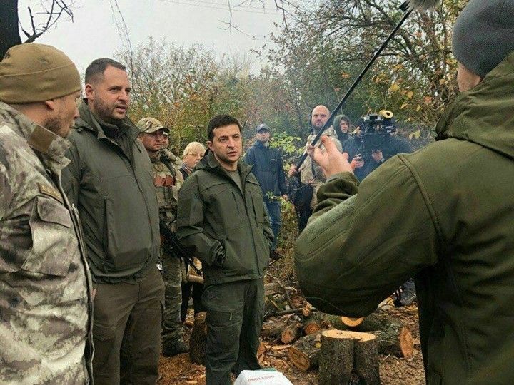 Сенцов про інциндент у Золотому: Сором за президента і гордість за добровольця