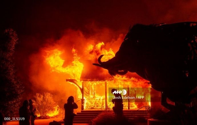 Через пожежі в Каліфорнії евакуйовано майже 180 тисяч людей