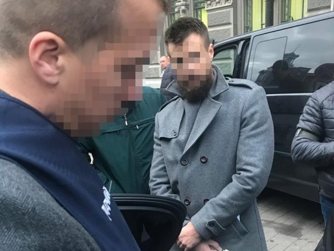 Спеціаліст Нацбанку погорів на хабарі в 50 тисяч доларів