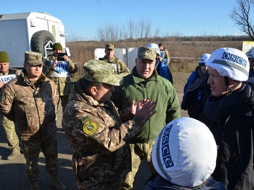 Штаб ООС відзвітував про завершення розведення військ у Золотому