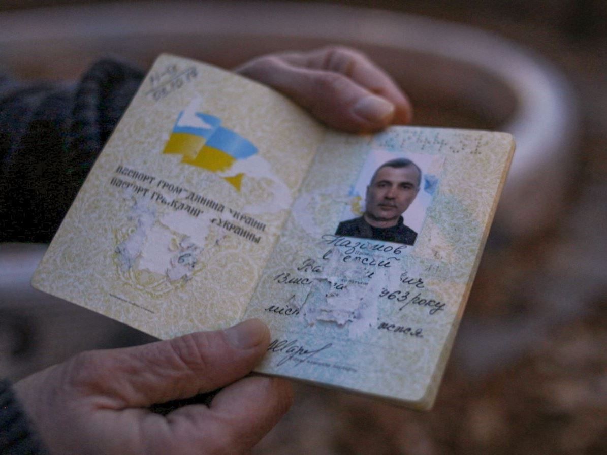 Звільненому журналісту в СІЗО Сімферополя «зіпсували» паспорт України (фото)