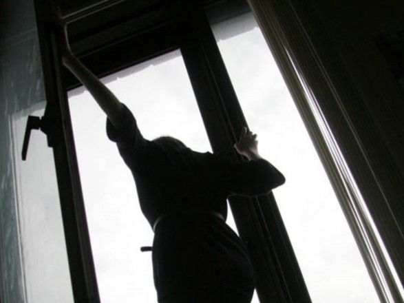 У Києві троє неповнолітніх вистрибнули з вікна психлікарні