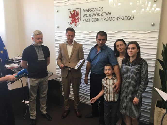 Українець, який рятував людей в аварії біля Щецина, став громадянином Польщі