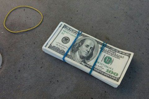 Головного юрисконсульта Нацбанку затримали на хабарі в $15 тис.