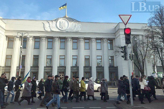 Під Верховною Радою протестують проти створення ринку землі