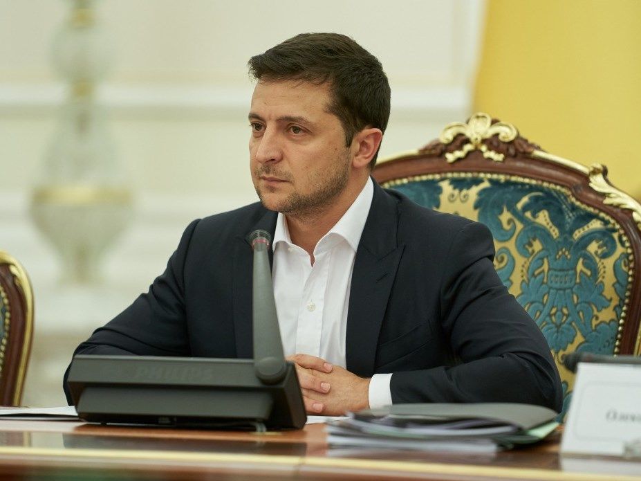 Зеленський подякував «Слугам народу» за голосування за продаж землі