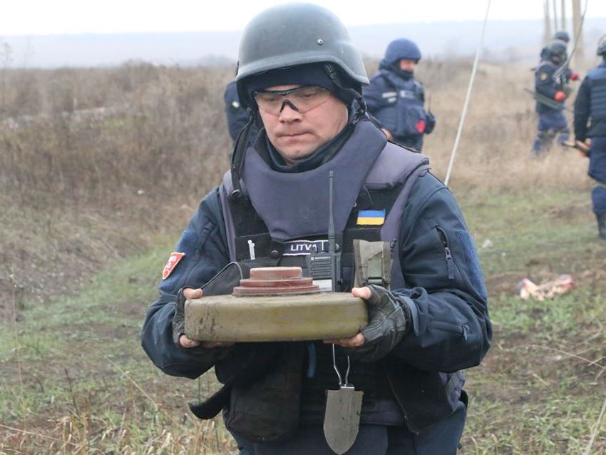 У Богданівці і Петрівському на Донбасі почали розмінування (відео)