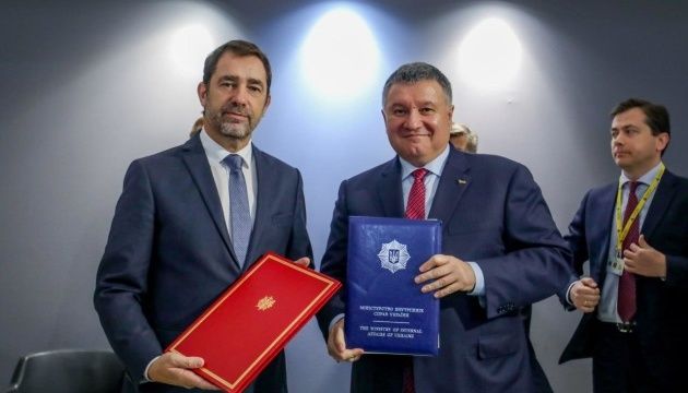 Україна і Франція підписали угоду на виготовлення катерів