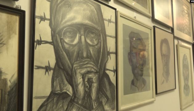 Американський бізнесмен зібрав найбільшу в світі колекцію картин про Голодомор