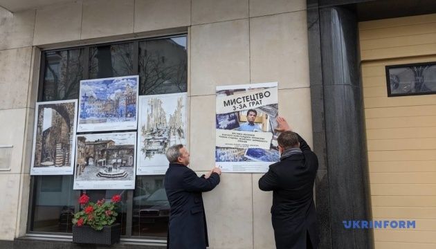 «Мистецтво з-за ґрат»: Сущенко взяв участь у демонтажі виставки у Варшаві