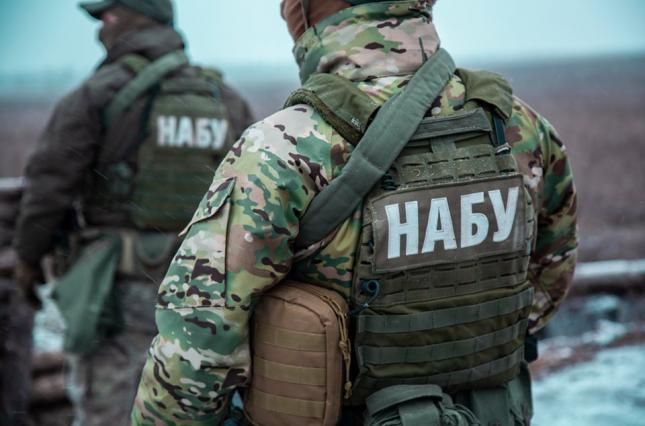 НАБУ затримало сімох митників