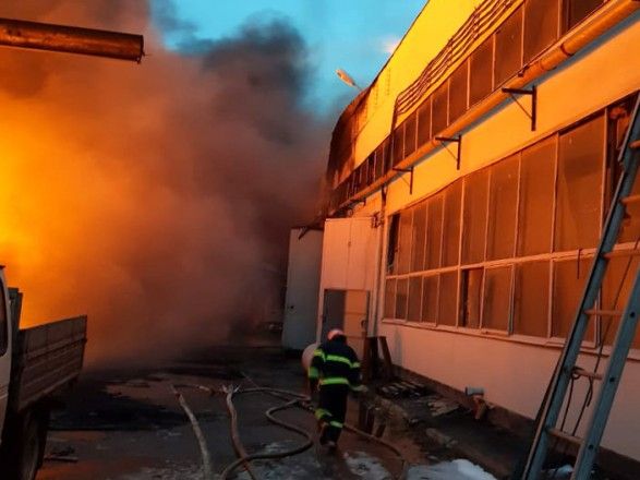У Полтаві горіли склади з пластиковими виробами
