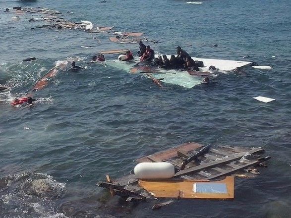 Біля Мавританії затонуло судно з мігрантами, понад 50 людей загинуло