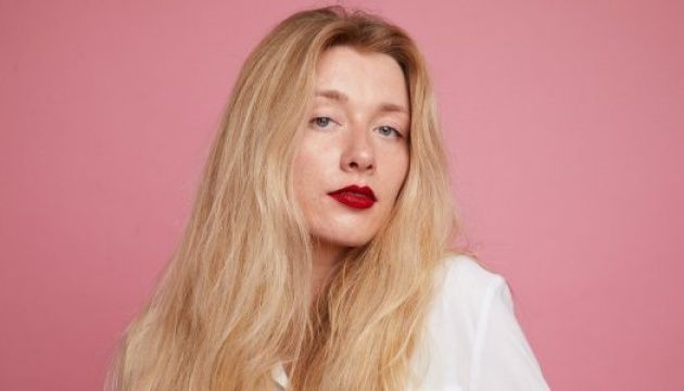 Cosmopolitan звільнив заступницю головреда, яка висміяла похорон загиблого бійця