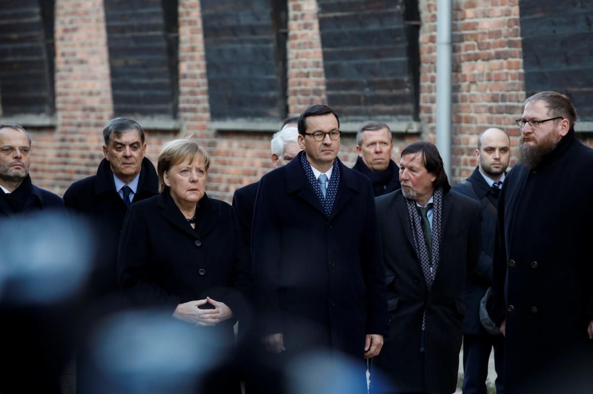 «Відчуваю глибокий сором»: Меркель вперше відвідала Аушвіц