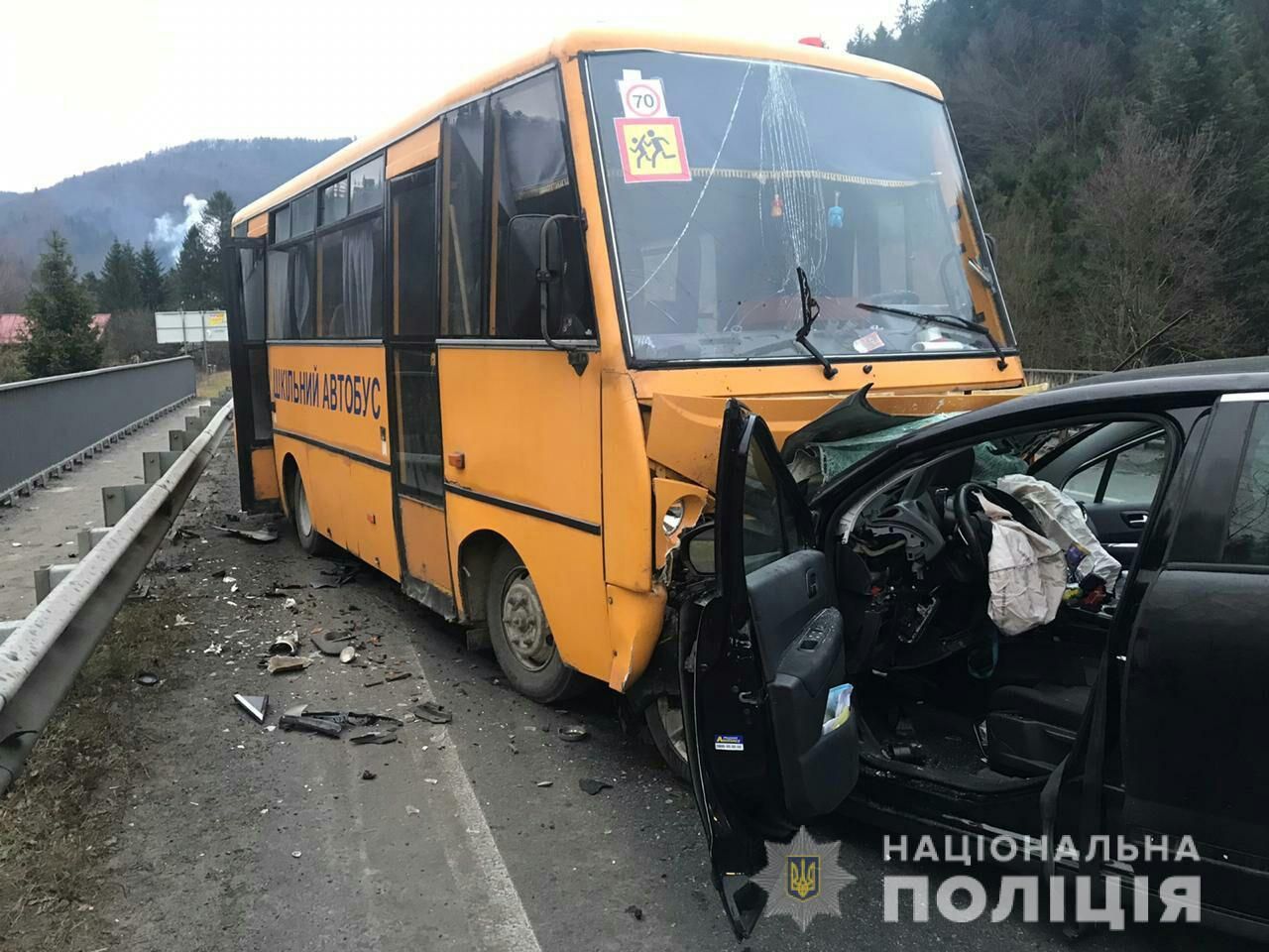 На Львівщині шкільний автобус потрапив у ДТП, постраждало троє дітей