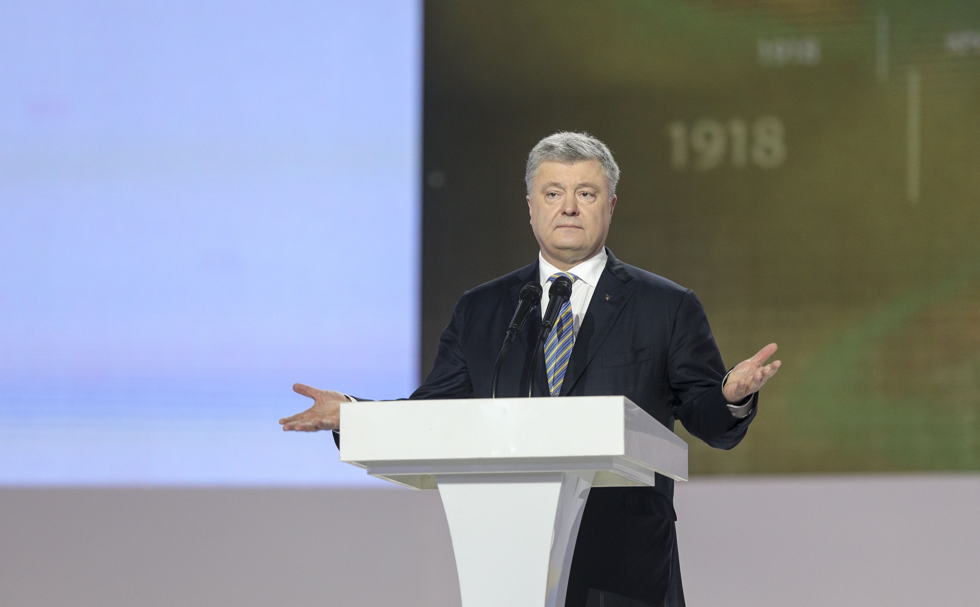 ДБР відкрило справу за фактом можливої держзради Порошенка