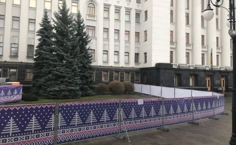 Під Офісом президента облаштовують ковзанку