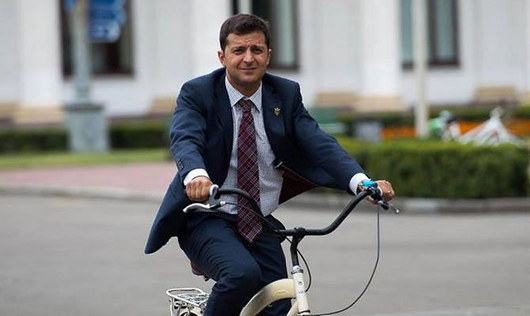 Пригоди «Слуги народу» в РФ: спочатку вирізали жарт про Путіна, потім зняли з показу