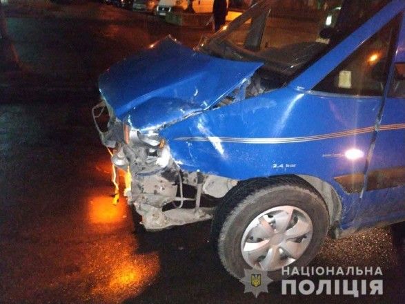 У Рівному чоловік на викраденому автомобілі потрапив у дві ДТП
