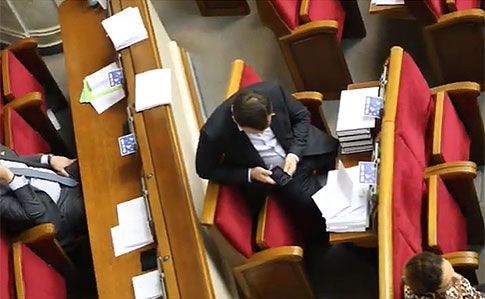 Креатив від ОПЗЖ: кнопкодавити можна навіть ногою (ВІДЕО)