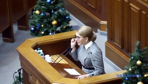 Як Тимошенко на комітеті земельної політики папери розкидала