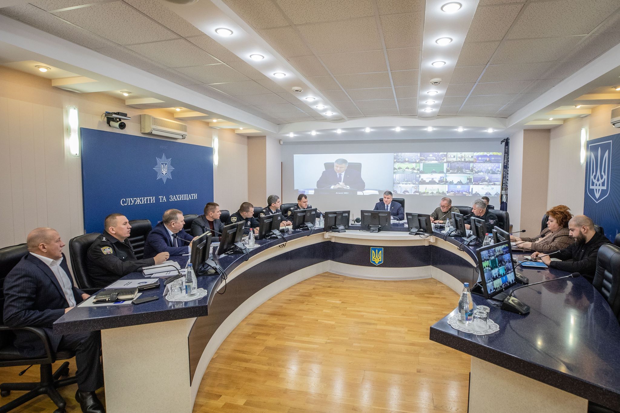 Аваков доручив до 16 години припинити роботу гральних закладів