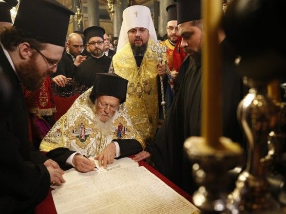 Рік тому у Стамбулі було підписано Томос для України