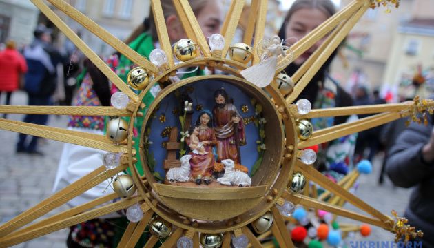 Пластуни завітали до Кабміну з колядками (відео)