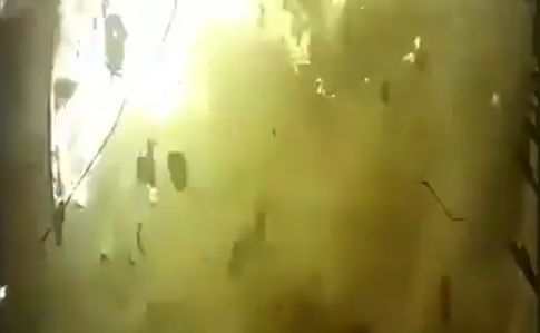 Камера спостереження зняла момент падіння літака МАУ: відео