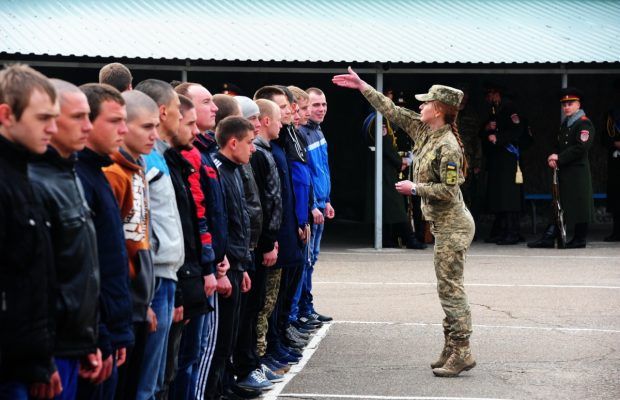 Міністр оборони Загороднюк пояснив, коли до армії призиватимуть 18-річних