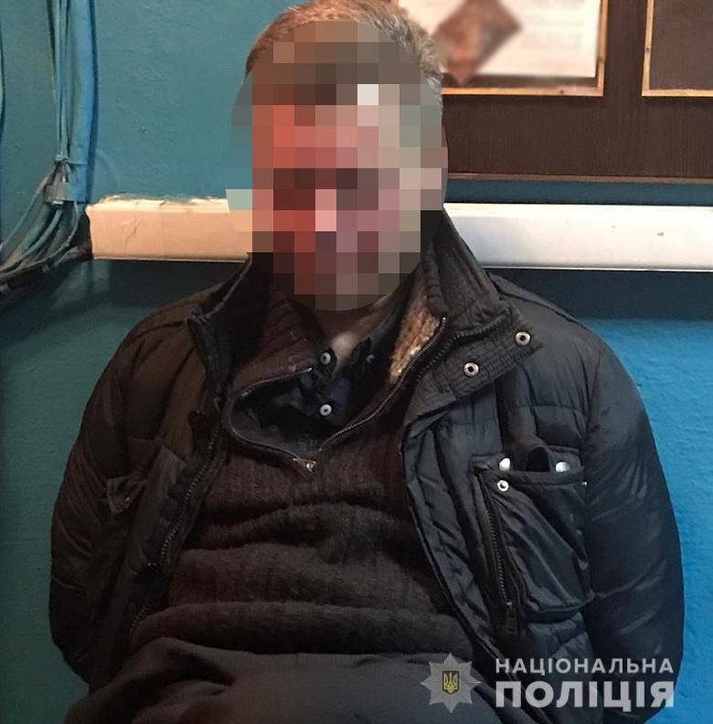 Пасажир метро у Києві напав на поліцейського