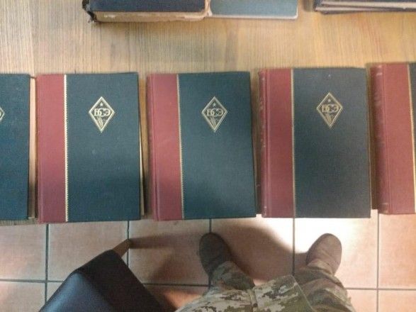 З України до ЄС хотіли вивезти столітню енциклопедію і колекцію марок
