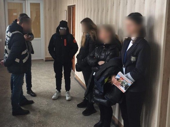 У Запорізькій області неповнолітню намагалися вивезти до Туреччини для секс-послуг