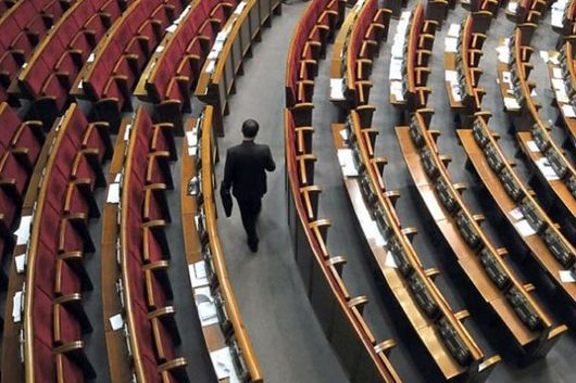 Підсумки роботи другої сесії Верховної Ради: море законопроєктів, рекордний закон та хронічні «двієчники»