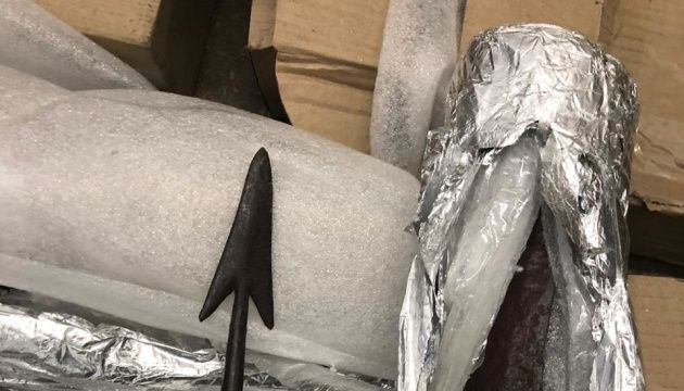 Контрабандисти намагалися вивезти з України до Британії археологічні знахідки, фото, відео