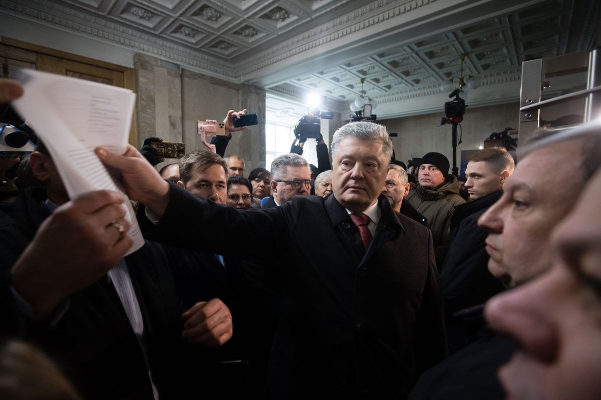 «Як щури ховалися, щоб не отримати заяву»: Порошенко про ДБРівців, яким намагався передати звернення родин Небесної сотні