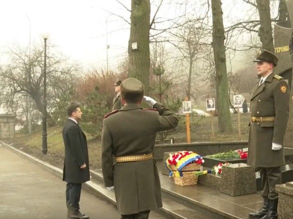 Зеленський вшанував пам'ять Героїв Крут