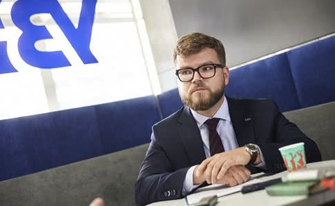 Кабмін звільнив главу Укрзалізниці Кравцова