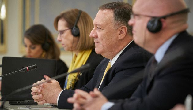 США разом з Україною добиватимуться покарання винних у збитті літака в Ірані — Помпео