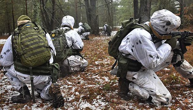 Окупанти 12 разів відкривали вогонь по позиціях ЗСУ, поранені двоє українських військових