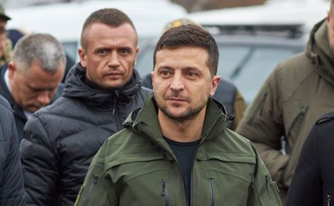 Українці найбільше очікують від Зеленського припинення військових дій на Сході країни