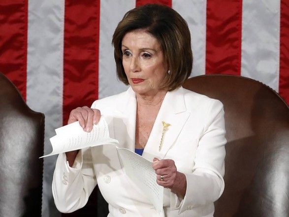Пелосі після промови Трампа в Конгресі США демонстративно розірвала текст його виступу