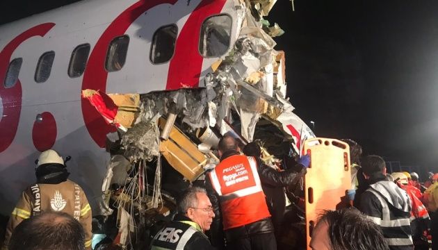 Аварія літака в Стамбулі забрала життя вже трьох осіб